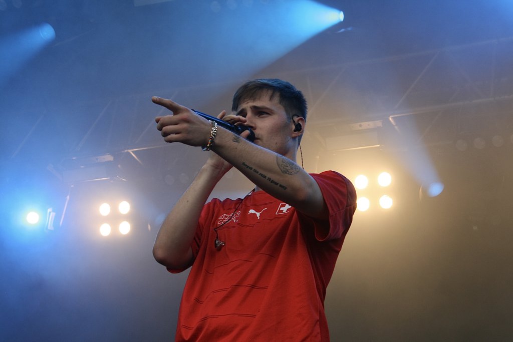 Heitere 2023: Der Rückblick auf ein unvergessliches Festivalwochenende | Vergangenes Wochenende war in Zofingen das beliebte Heitere Open Air. Das Festival welches auf dem Hausberg von Zofingen stattfand, lockte über 12'000 BesucherInnen aus der ganzen Schweiz an. Nicht nur Schweizer Sänger wie Lo&Leduc, Dodo oder Kunz gestalteten das Programm vom Heitere, sondern auch internationale Musiker wie Ray Dalton, Tom Gregory und Leony waren bei dem diesjährigen Heitere dabei. Tom Gregory