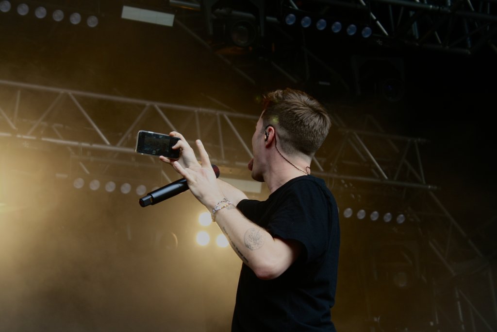 Heitere 2023: Der Rückblick auf ein unvergessliches Festivalwochenende | Vergangenes Wochenende war in Zofingen das beliebte Heitere Open Air. Das Festival welches auf dem Hausberg von Zofingen stattfand, lockte über 12'000 BesucherInnen aus der ganzen Schweiz an. Nicht nur Schweizer Sänger wie Lo&Leduc, Dodo oder Kunz gestalteten das Programm vom Heitere, sondern auch internationale Musiker wie Ray Dalton, Tom Gregory und Leony waren bei dem diesjährigen Heitere dabei. Tom Gregory