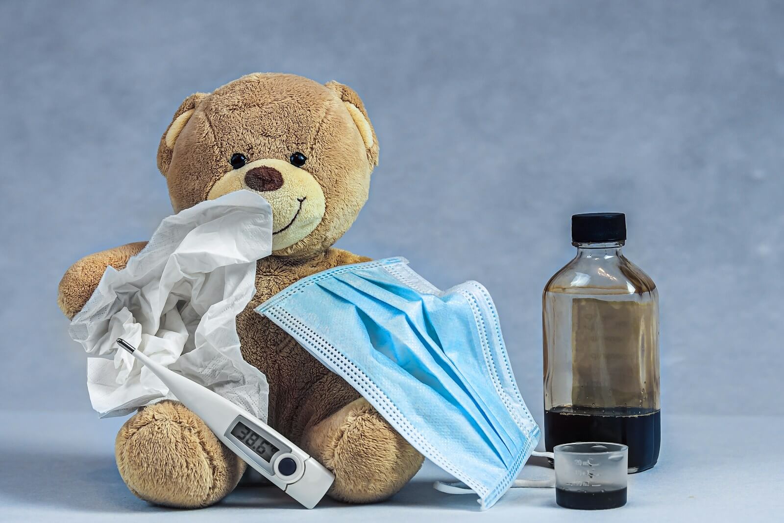 BWZ: KI im Kampf gegen Brustkrebs | brown bear plush toy on blue textile