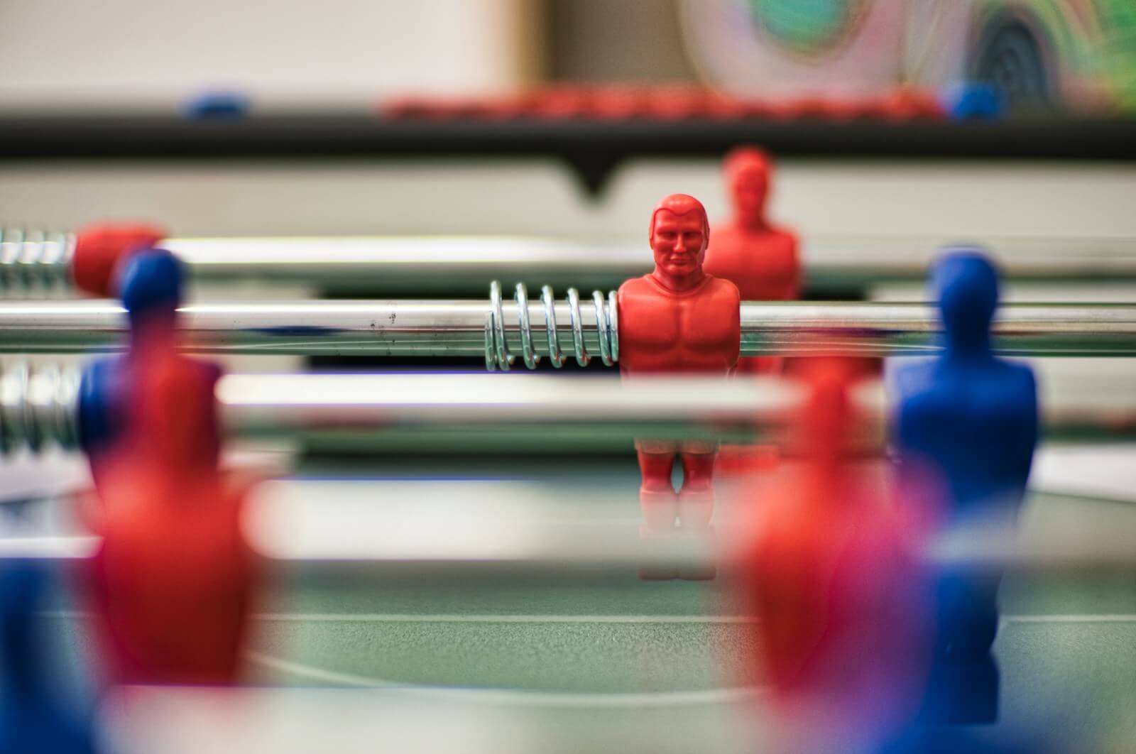 Ferienplausch Hinwil: Anton Kade | a close up of a group of plastic people