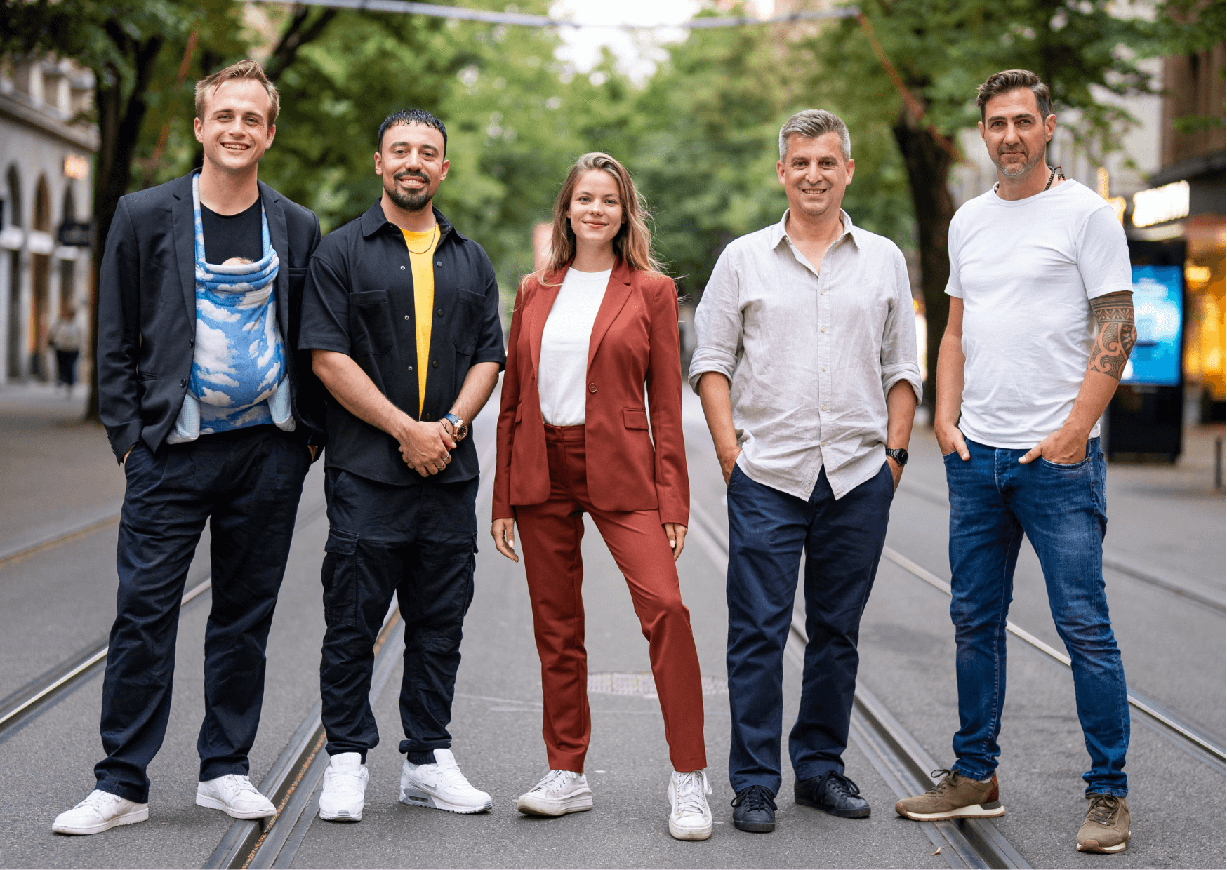 von links: Jo Dietrich, Zeam Co_Founder mit Baby, Influencer Zeki, Co-Founder von Zeam Yaël Meier, Jonny Billeter, operativer Geschäftsführer von Jobshot und Comedian Manu Burkart.